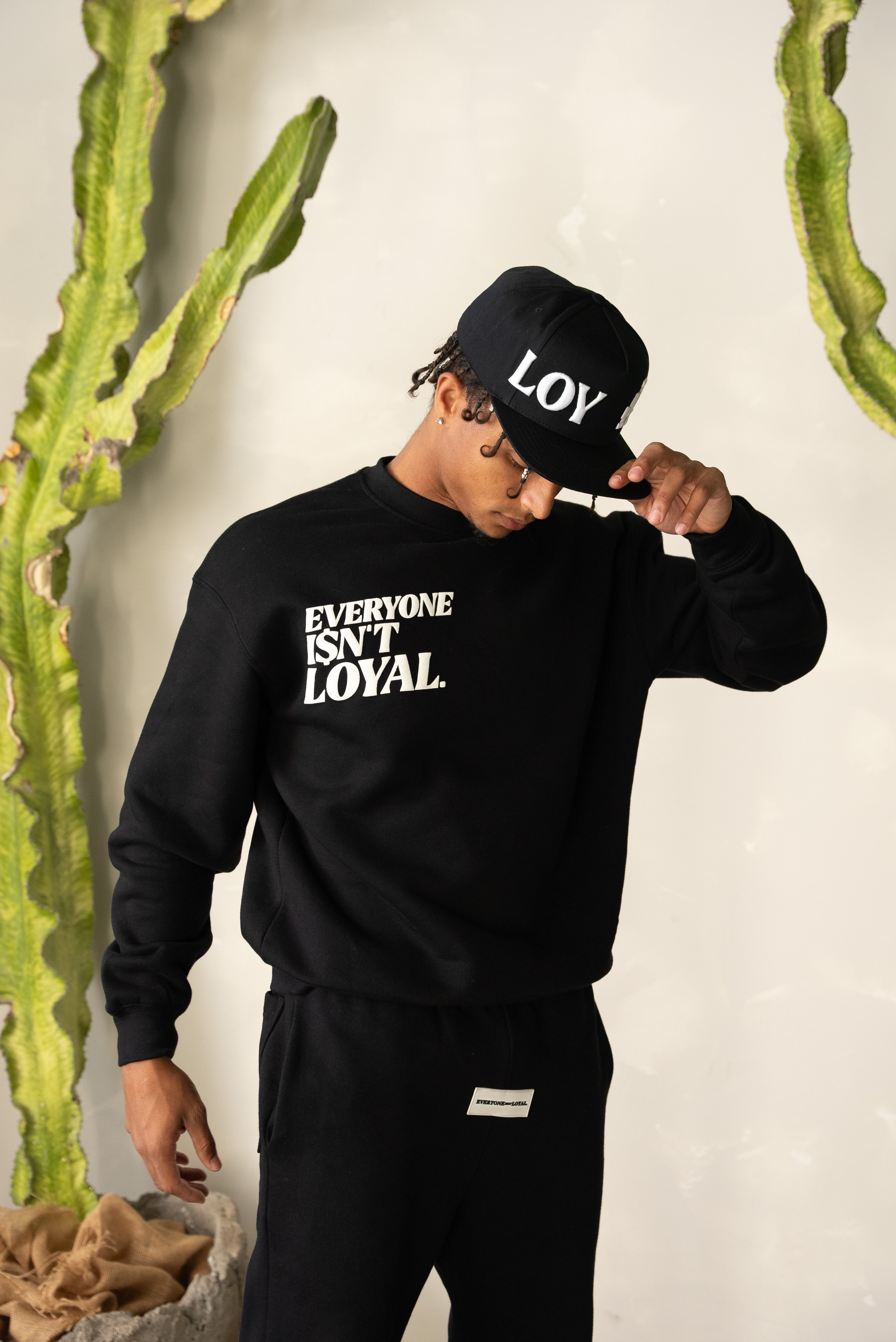 EIL SLANT CREWNECK