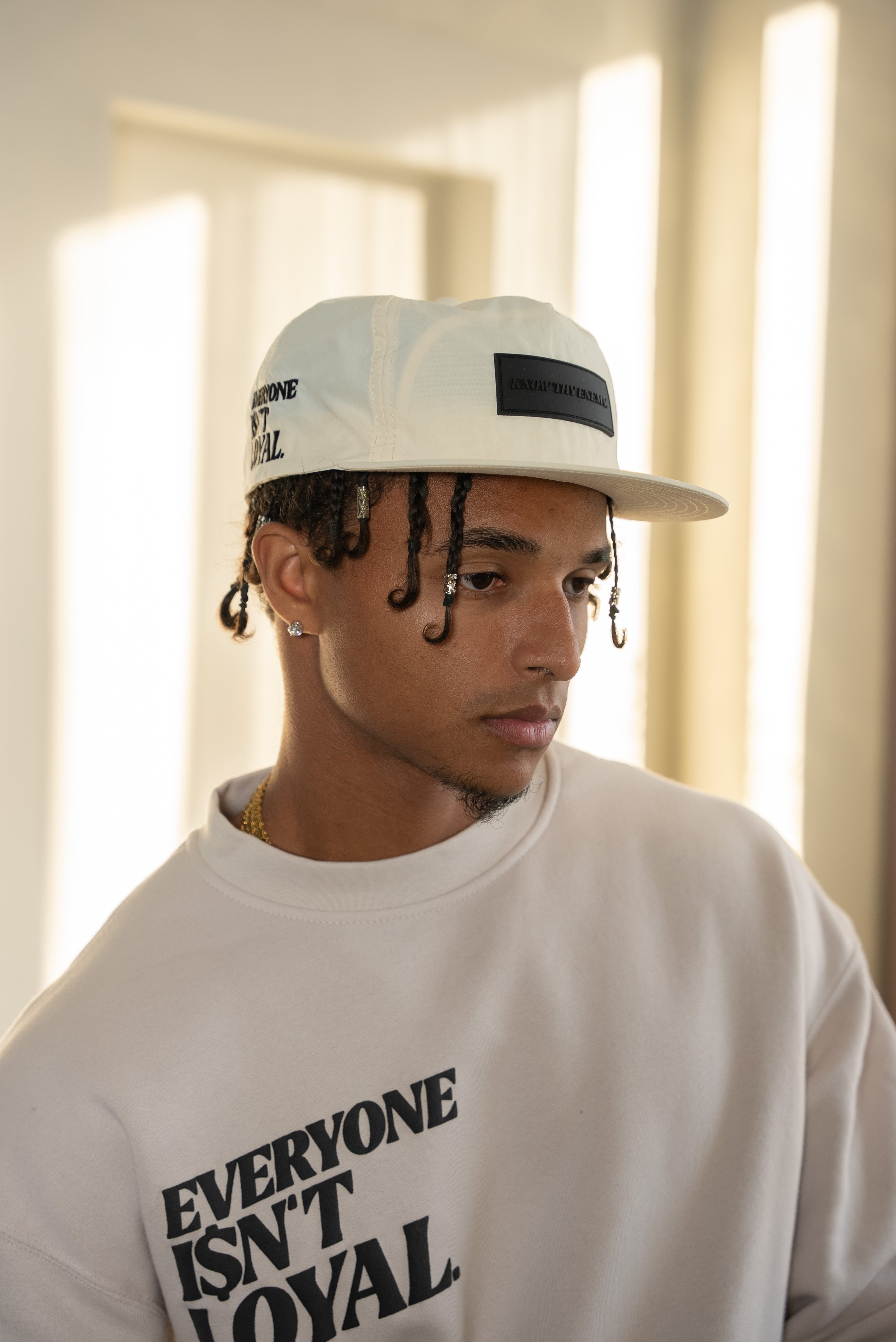 EIL SLANT CREWNECK