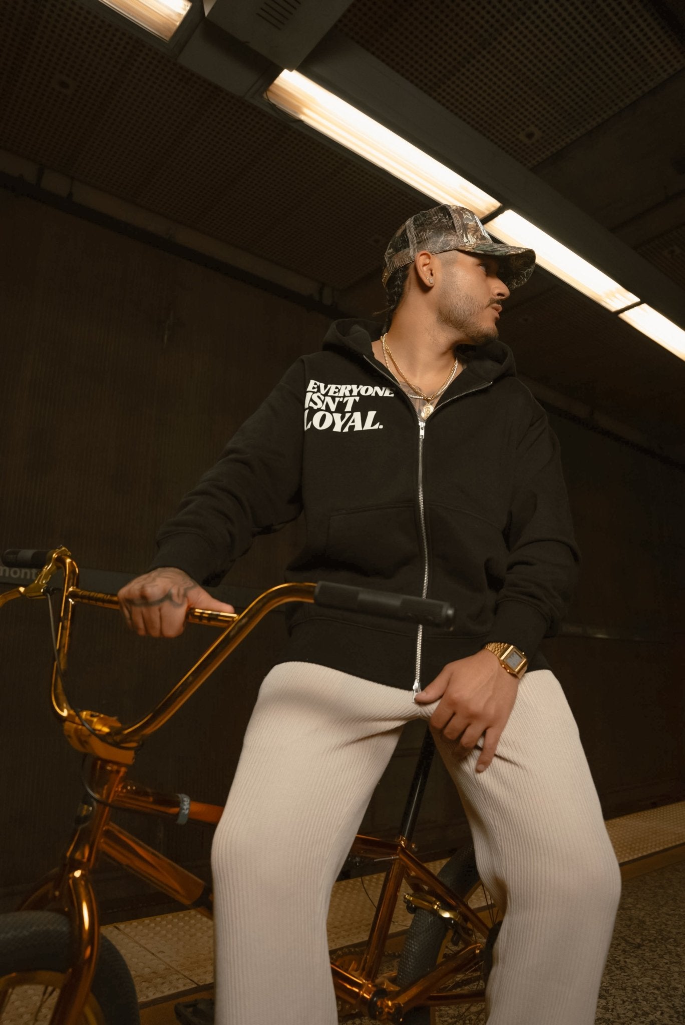 EVERYONE ISNT LOYAL ZIP UP - EVERYONE ISNT LOYAL - #everyoneisntloyal#