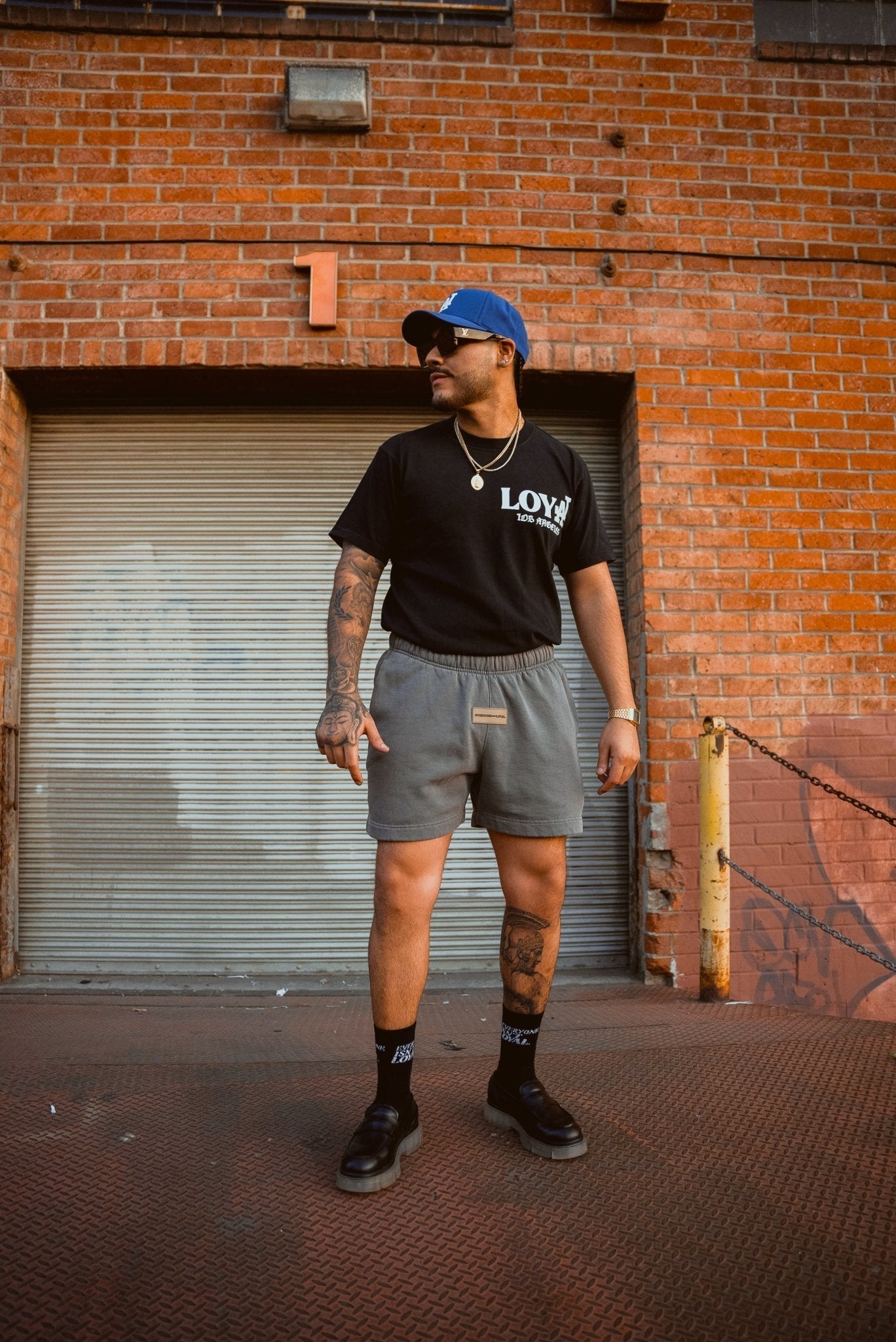 LOYAL LA TEE - EVERYONE ISNT LOYAL -