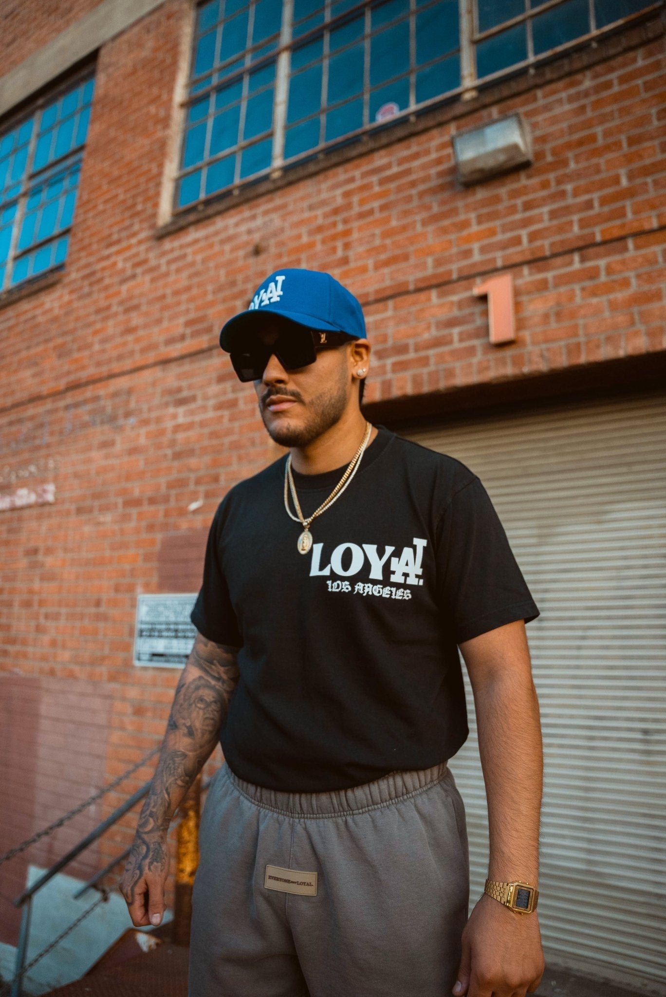 LOYAL LA TEE - EVERYONE ISNT LOYAL -